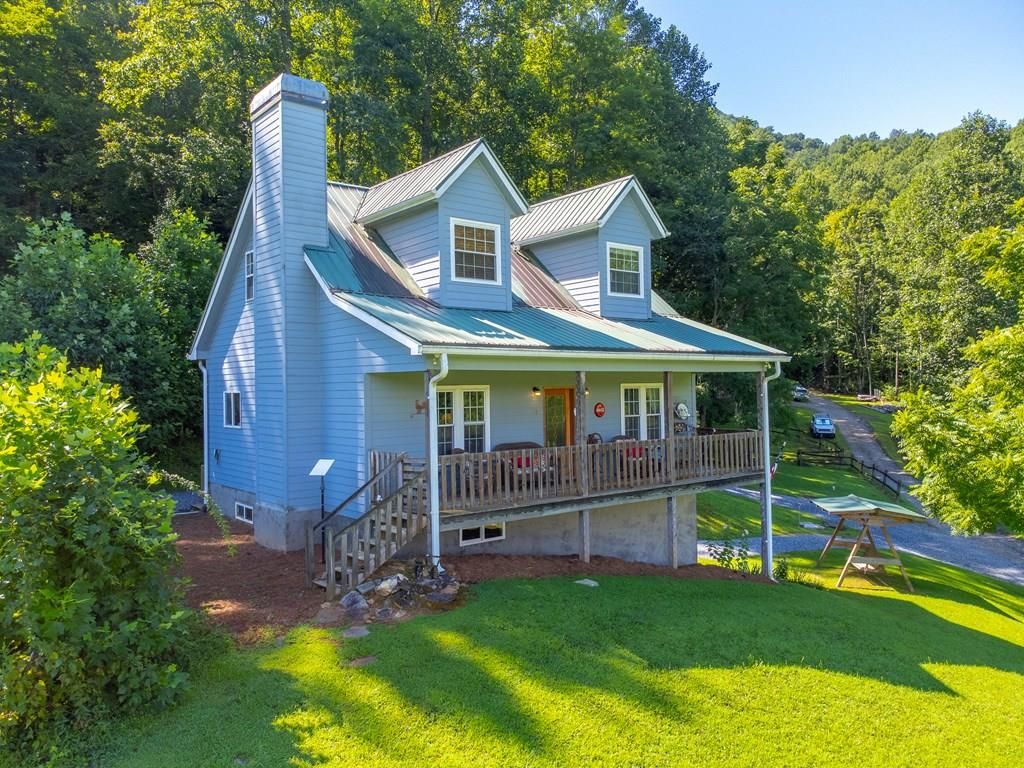 Photo of 54 Barnwood Way, Whittier, NC 28789 (MLS # 26047102)