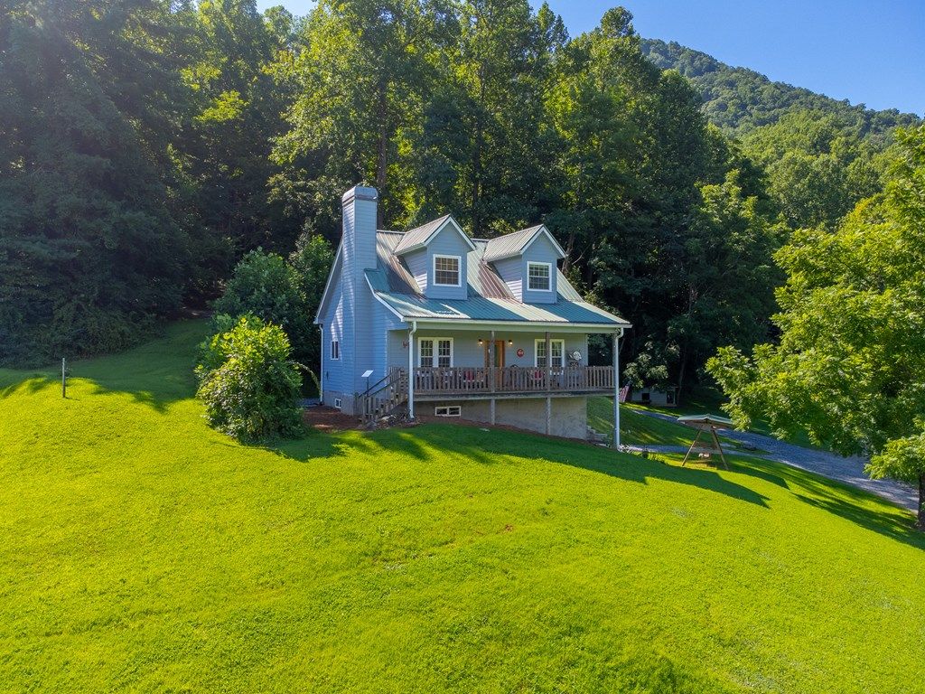 Photo of 54 Barnwood Way, Whittier, NC 28789 (MLS # 26047102)