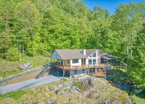 Photo of 72 Tadpole LN, Waynesville, NC 28785 (MLS # 26047210)