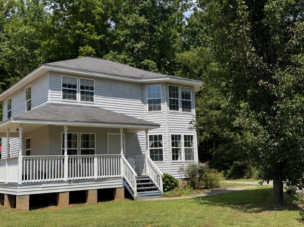 Photo of 95 Oakwood Dr, Bryson City, NC 28713 (MLS # 26048361)