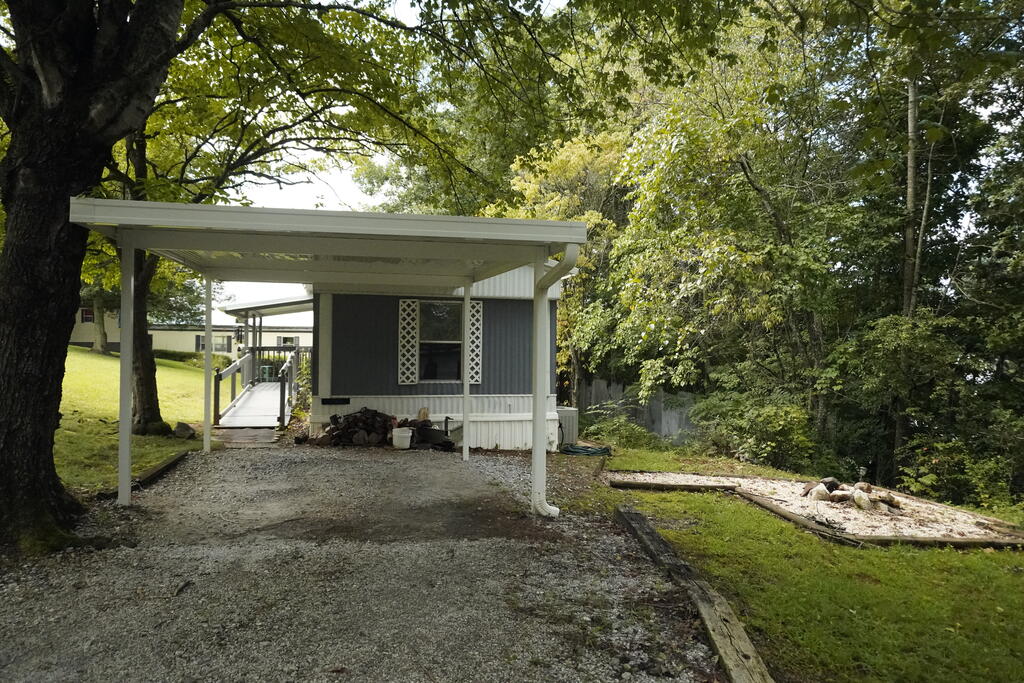 14 Grace Ln