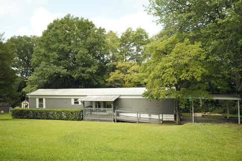 Photo of 14 Grace Ln, Franklin, NC 28734 (MLS # 26048220)