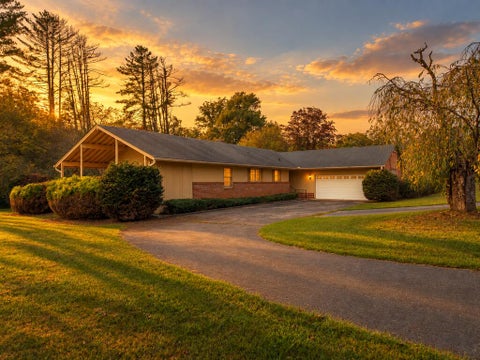 Photo of 118 Palmer Drive, Franklin, NC 28734 (MLS # 26048557)