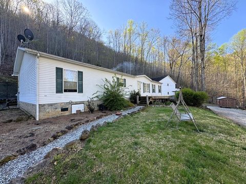 Photo of 488 Smokerise Rd, Franklin, NC 28734 (MLS # 26040570)