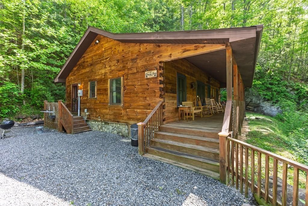 Photo of 242 Eagles Roost, Bryson City, NC 28713 (MLS # 26040855)