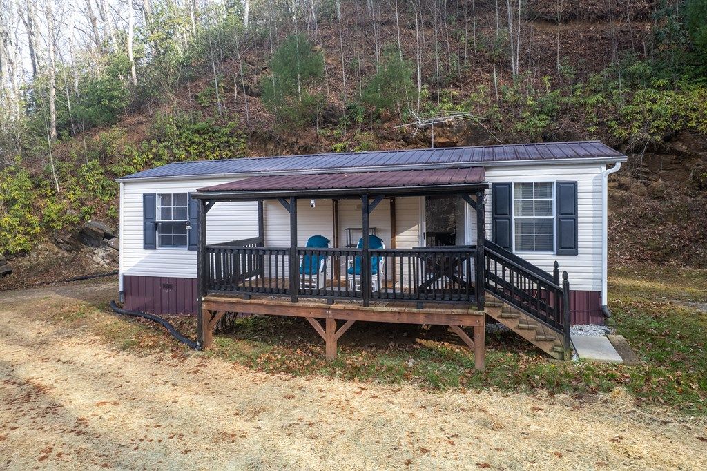 Photo of 243 Frasier Fir Dr, Bryson City, NC 28713 (MLS # 26042789)