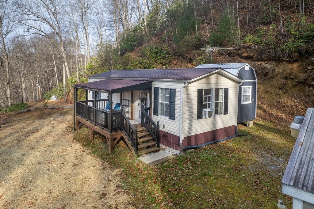 Photo of 243 Frasier Fir Dr, Bryson City, NC 28713 (MLS # 26042789)