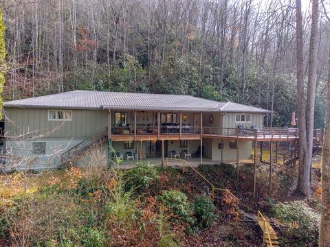 Photo of 2001 Little Ellijay Rd, Franklin, NC 28734 (MLS # 26042814)