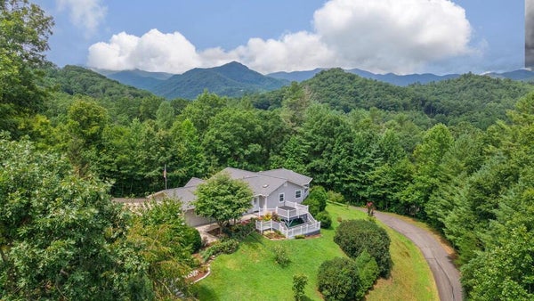 304 INDIAN TRL, FRANKLIN, NC 28734 - Image fbb28aaef4d6ea6d57c4782e65dec135/2776078605