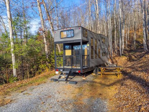 Photo of 32 Corkill Lane, Franklin, NC 28734 (MLS # 26046688)