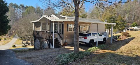 Photo of 24 Longview Lane, Franklin, NC 28734 (MLS # 26045267)