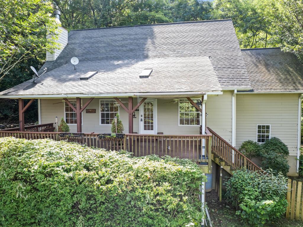 Photo of 154 Presidential DR, Waynesville, NC 28786 (MLS # 26048247)