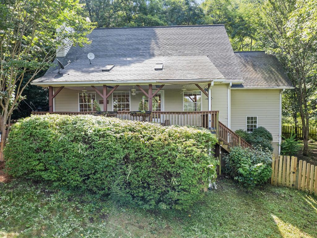Photo of 154 Presidential DR, Waynesville, NC 28786 (MLS # 26048247)