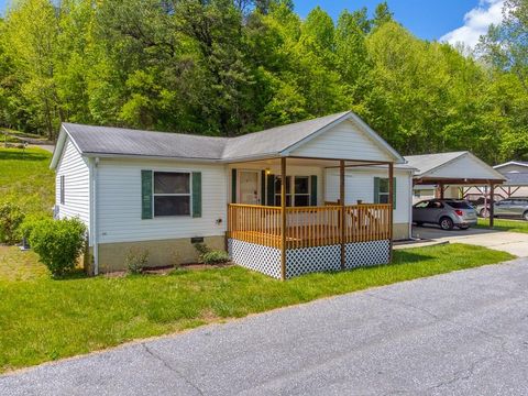 Photo of 314 Chickamauga Circle, Cullowhee, NC 28723 (MLS # 26042949)