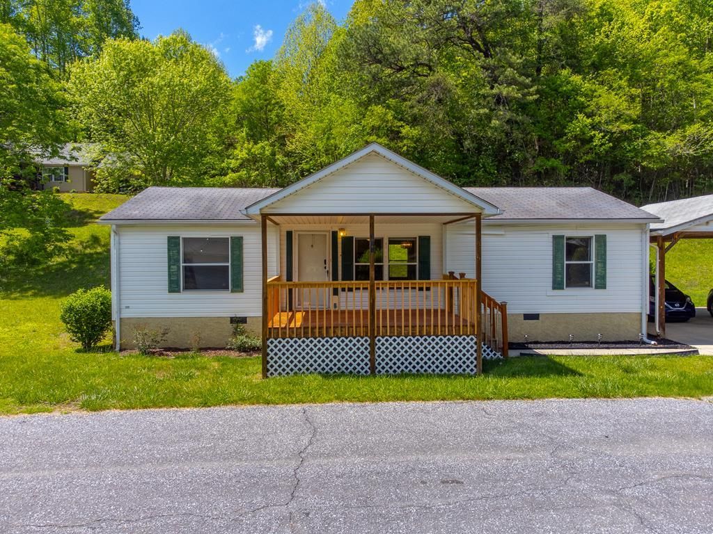 Photo of 314 Chickamauga Circle, Cullowhee, NC 28723 (MLS # 26042949)