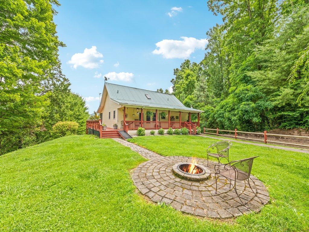 Photo of 165 Lollis Ln, Bryson City, NC 28713 (MLS # 26041380)