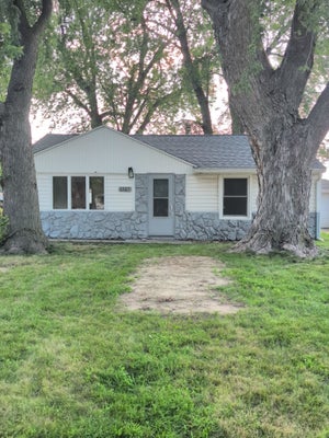 1327 N CEDAR AVE, HASTINGS, NE 68901 - Image 6f82cbb6bbcd3fdf175401c018ae4948/466402995