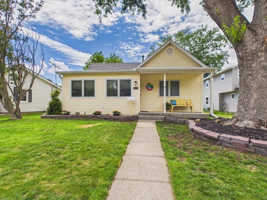 1305 ARTHUR ST, HOLDREGE, NE 68949 - Image f6ae9ccfa9b97b6dcf644bc352c2aa0d/754394668
