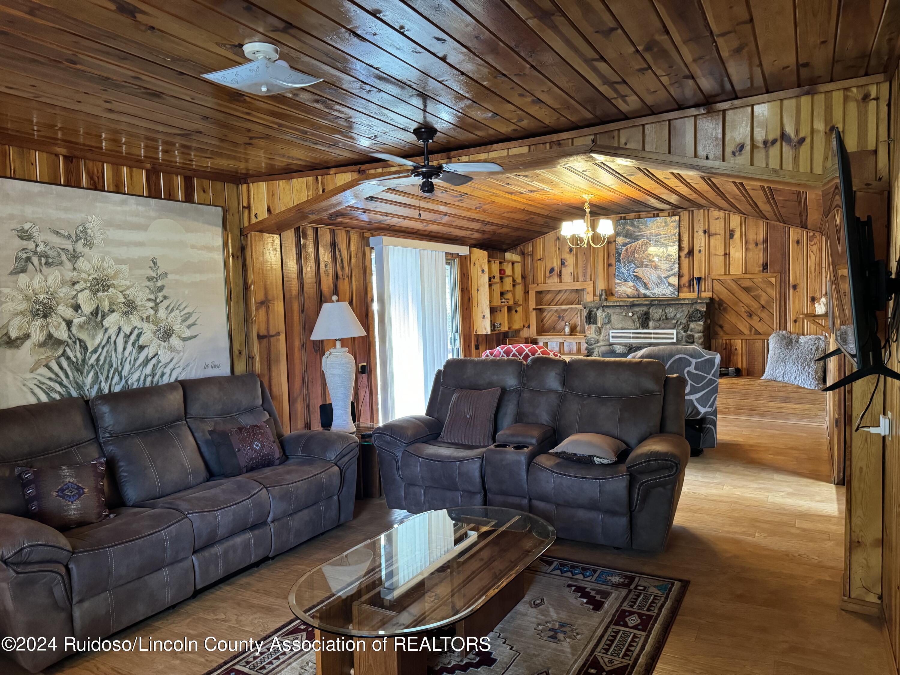 415 2nd Street, Ruidoso, New Mexico image 3