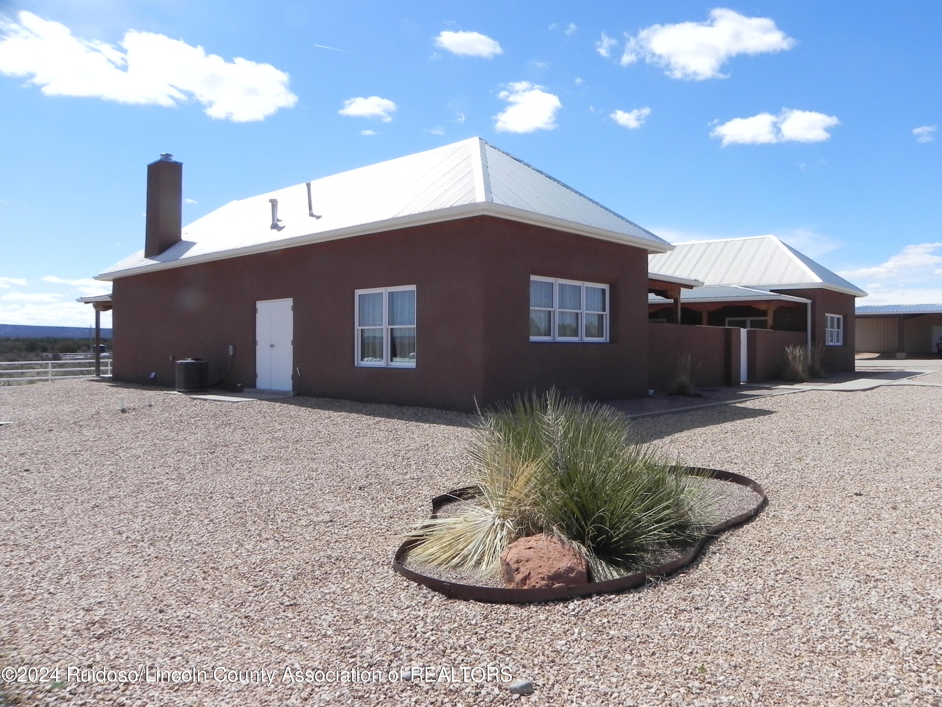 2464 Gilbert Sena Road, Newkirk, New Mexico image 1