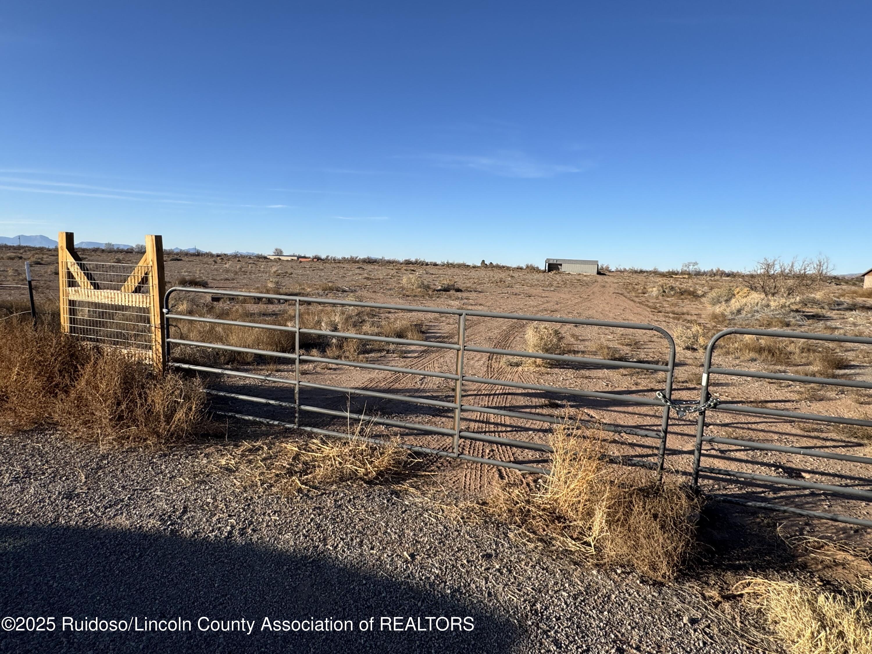 81 Dirt Road, Tularosa, New Mexico image 1