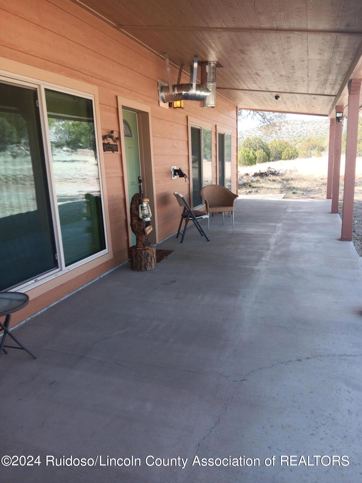Tinnie, New Mexico 88351, United States, 5 Bedrooms Bedrooms, ,4 BathroomsBathrooms,Residential,Pending,64111