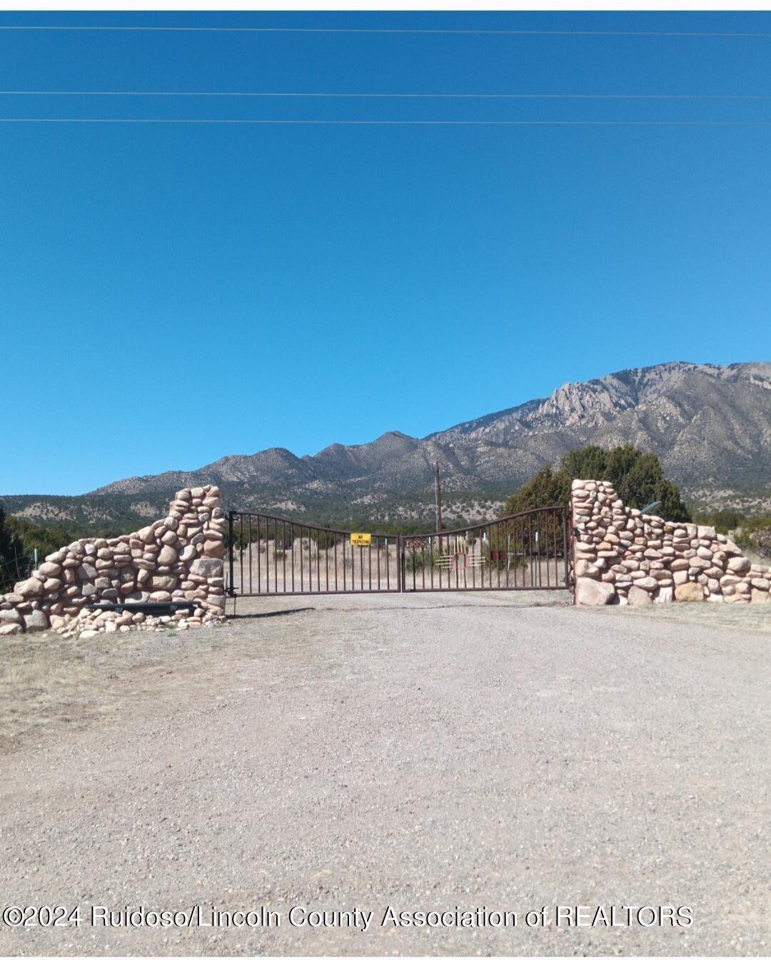 Tinnie, New Mexico 88351, United States, 5 Bedrooms Bedrooms, ,4 BathroomsBathrooms,Residential,Pending,64111