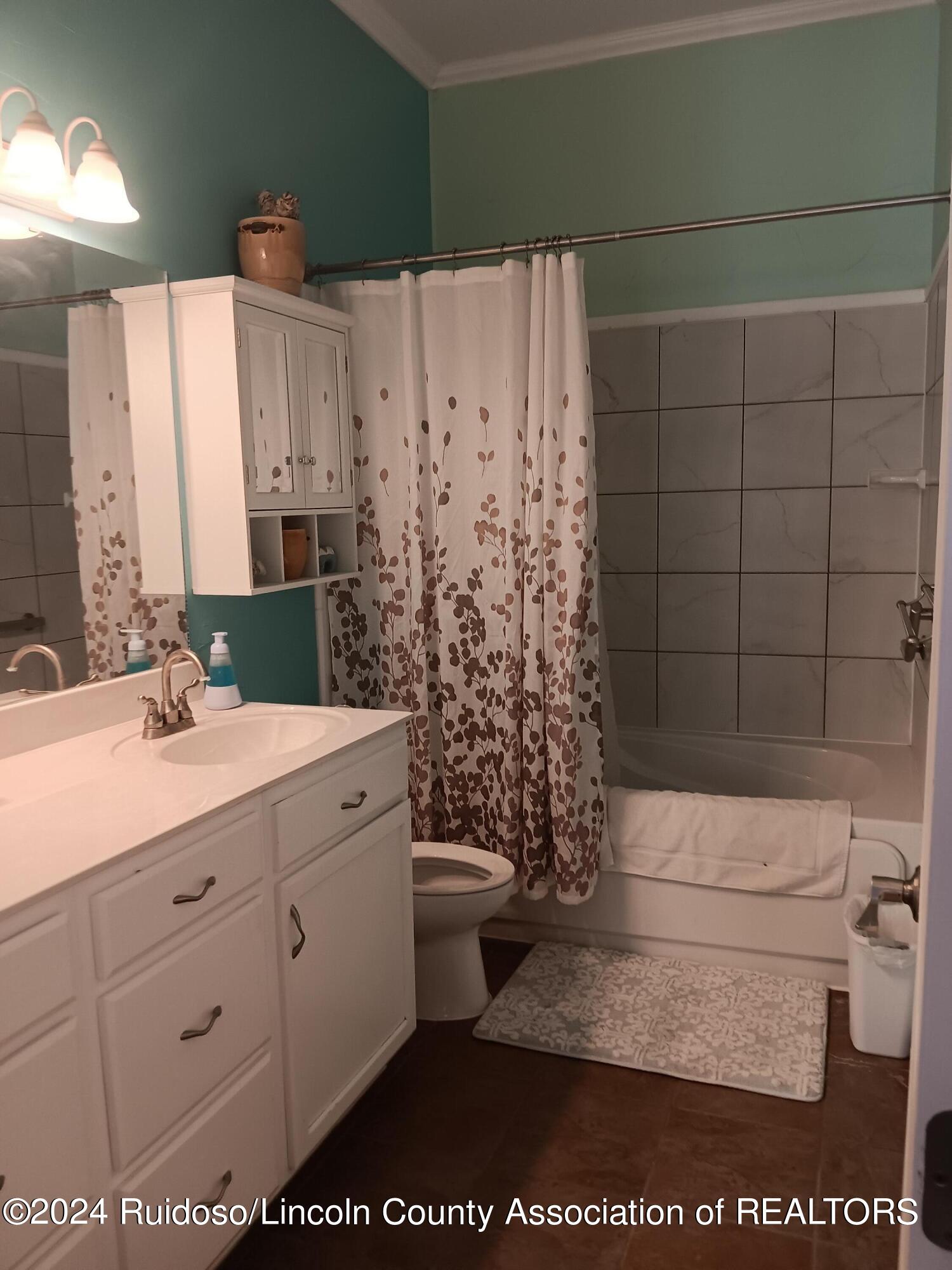 Tinnie, New Mexico 88351, United States, 5 Bedrooms Bedrooms, ,4 BathroomsBathrooms,Residential,Pending,64111