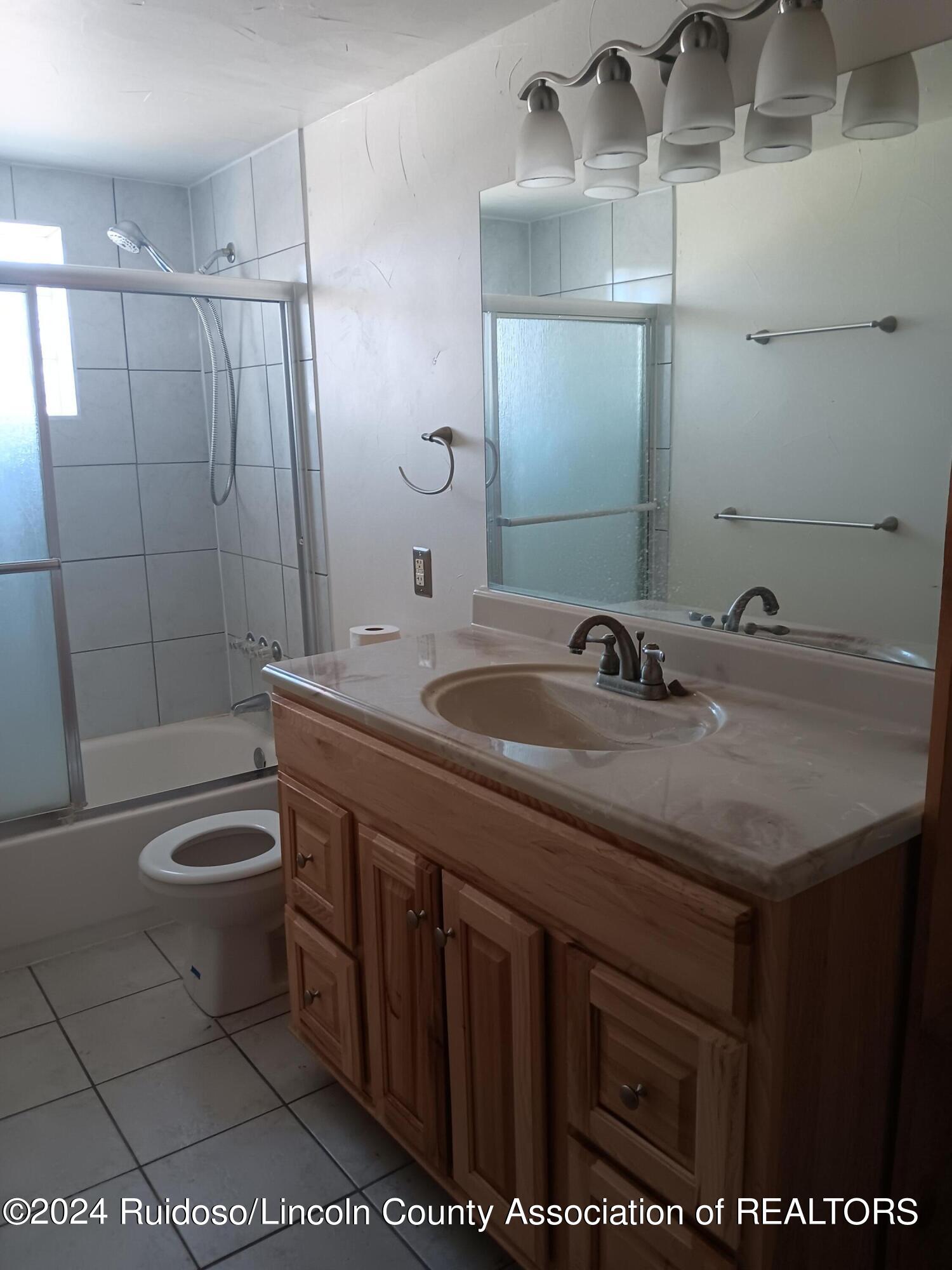 Tinnie, New Mexico 88351, United States, 5 Bedrooms Bedrooms, ,4 BathroomsBathrooms,Residential,Pending,64111