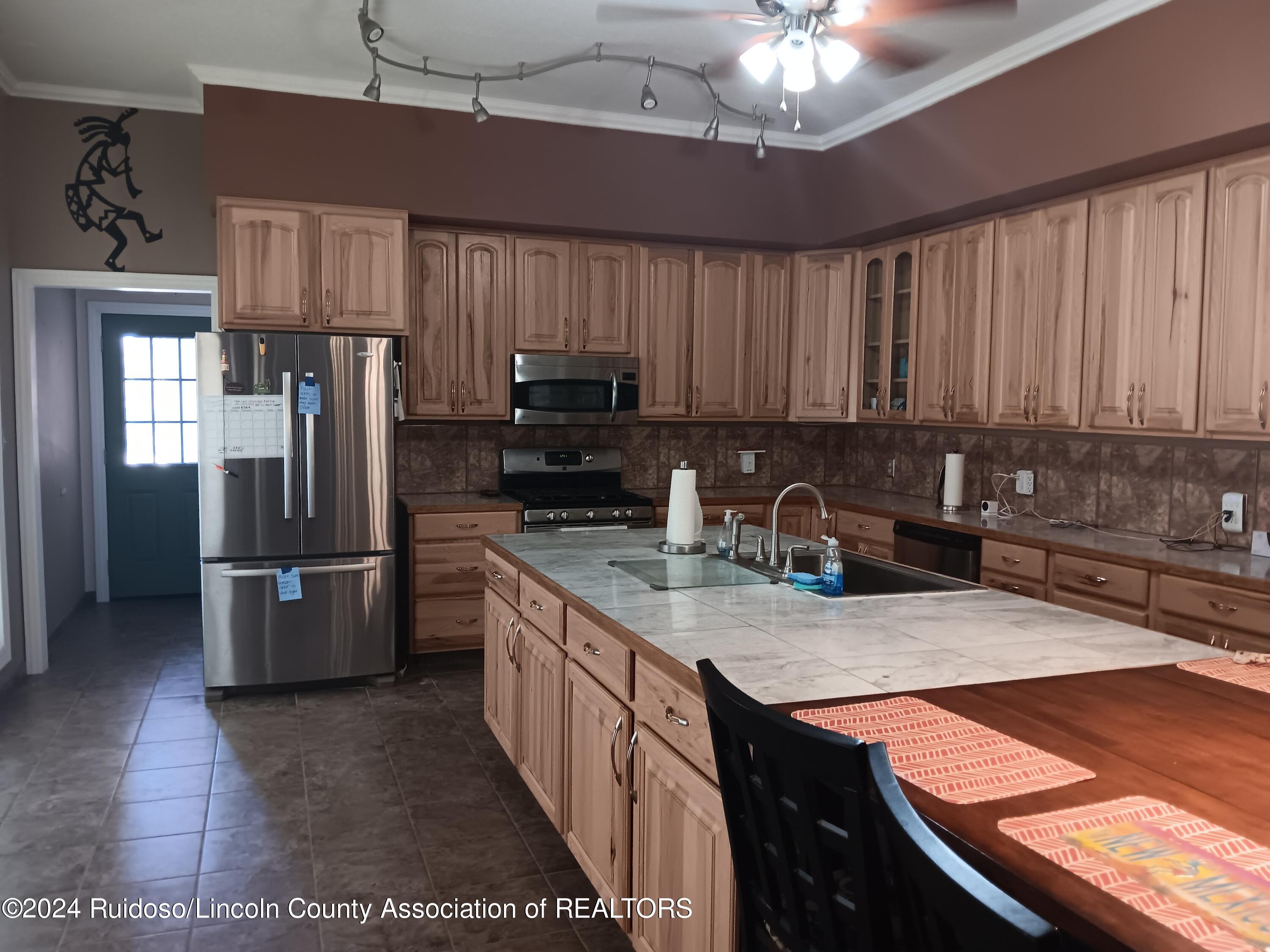 Tinnie, New Mexico 88351, United States, 5 Bedrooms Bedrooms, ,4 BathroomsBathrooms,Residential,Pending,64111