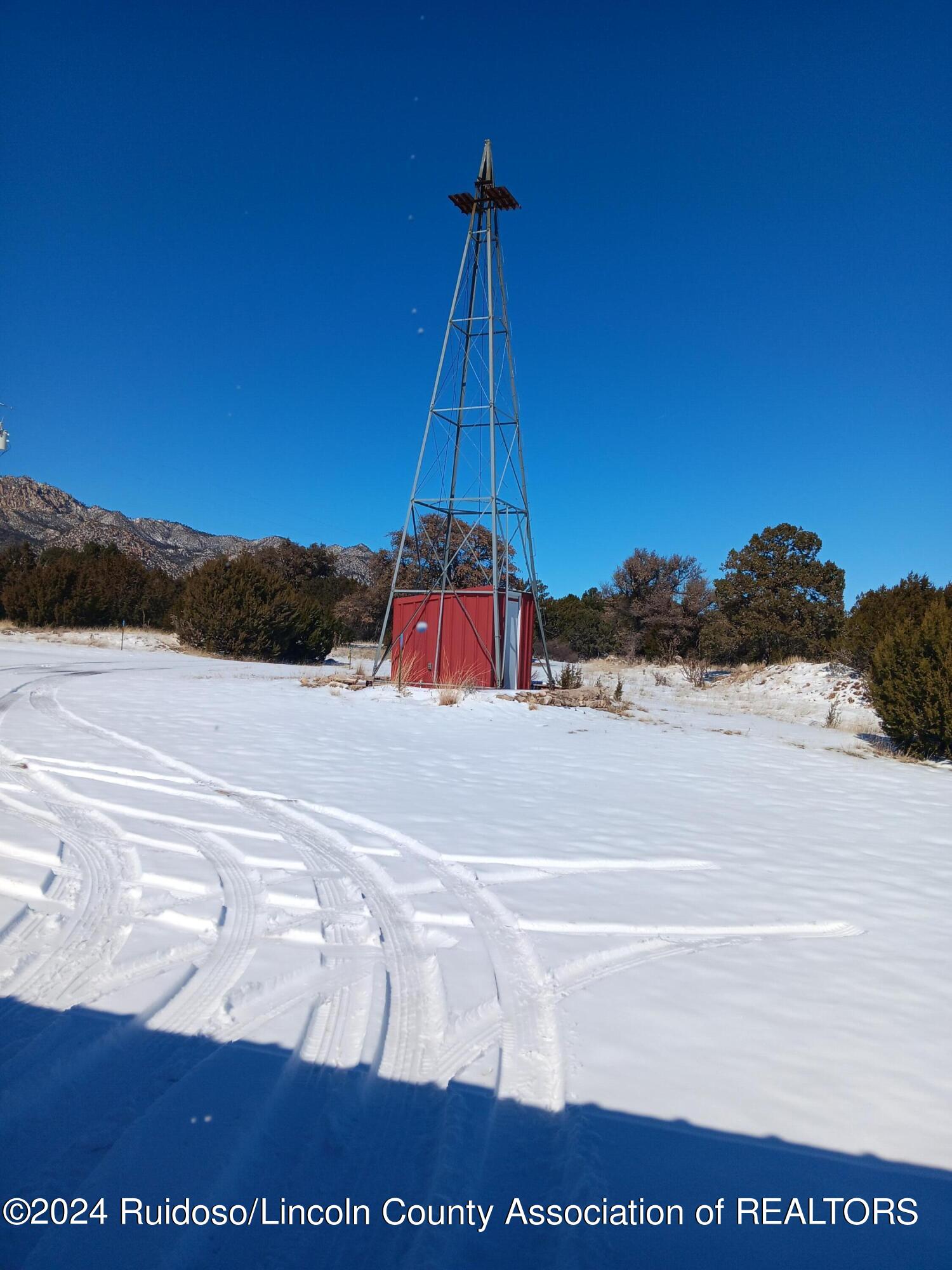 Tinnie, New Mexico 88351, United States, 5 Bedrooms Bedrooms, ,4 BathroomsBathrooms,Residential,Pending,64111