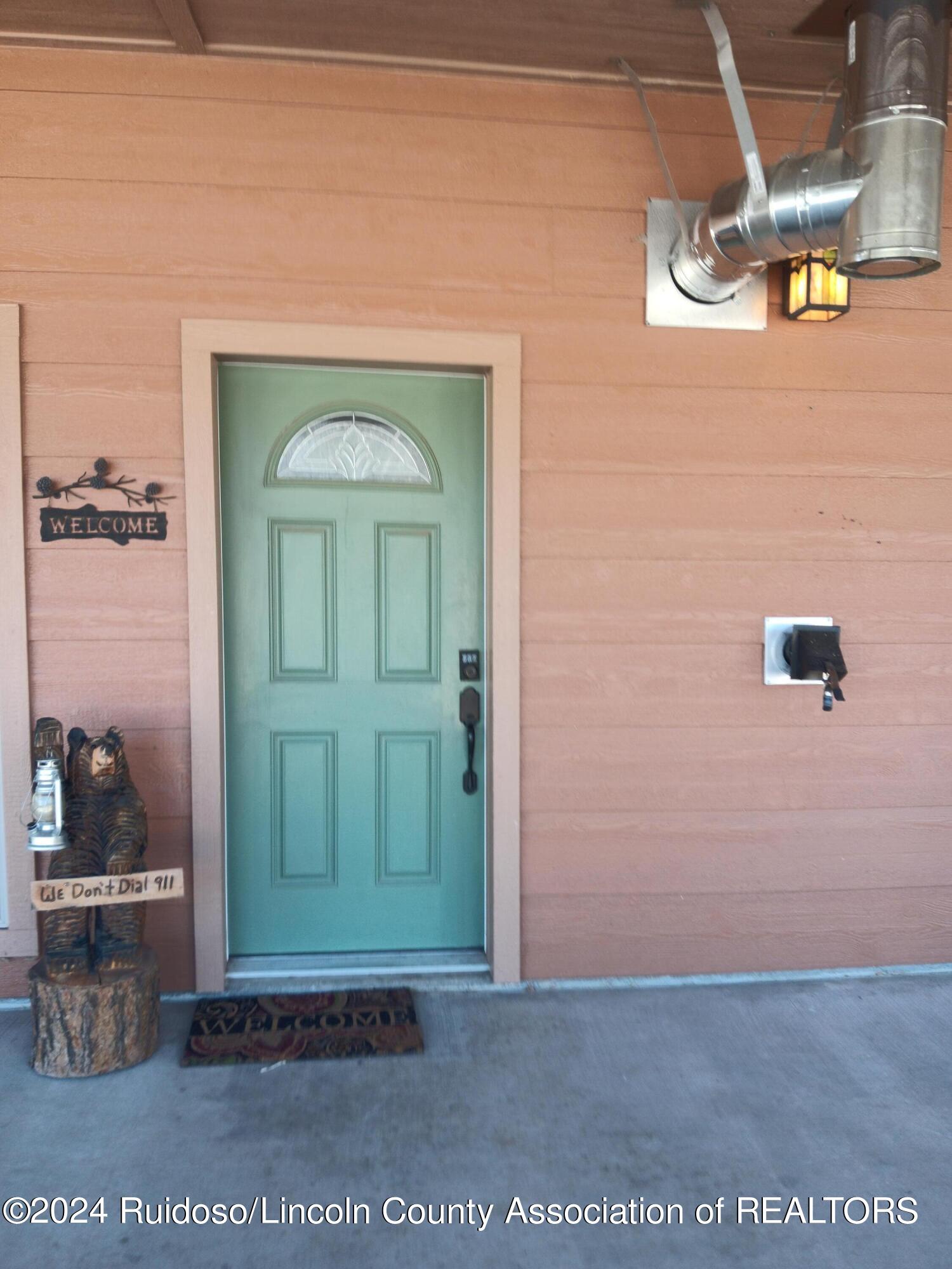 Tinnie, New Mexico 88351, United States, 5 Bedrooms Bedrooms, ,4 BathroomsBathrooms,Residential,Pending,64111