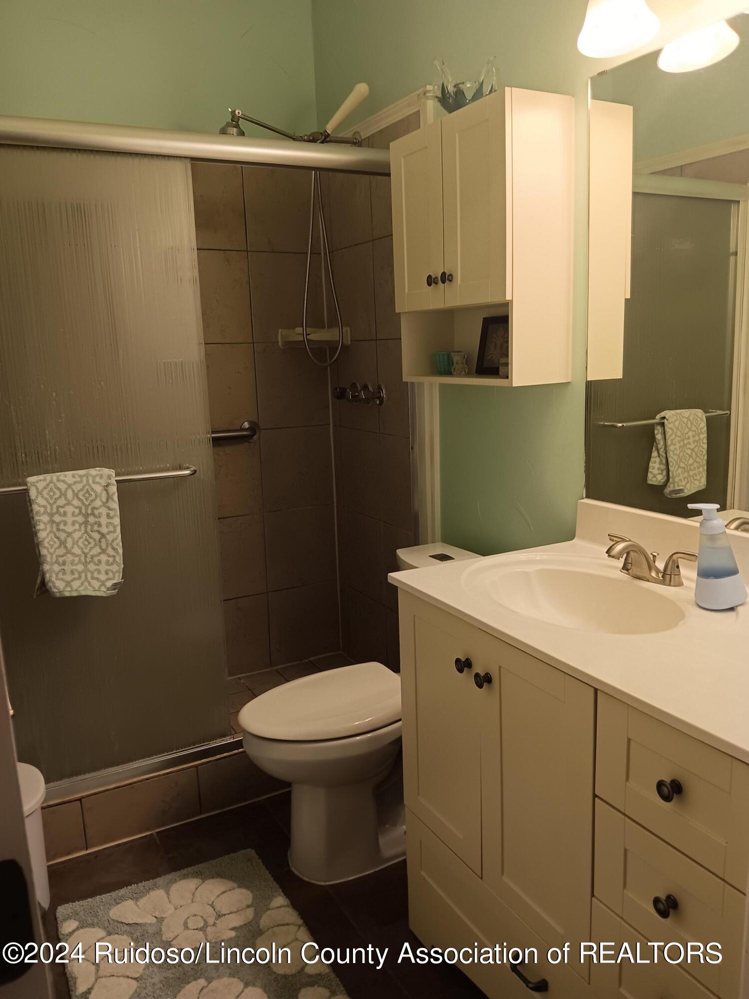 Tinnie, New Mexico 88351, United States, 5 Bedrooms Bedrooms, ,4 BathroomsBathrooms,Residential,Pending,64111