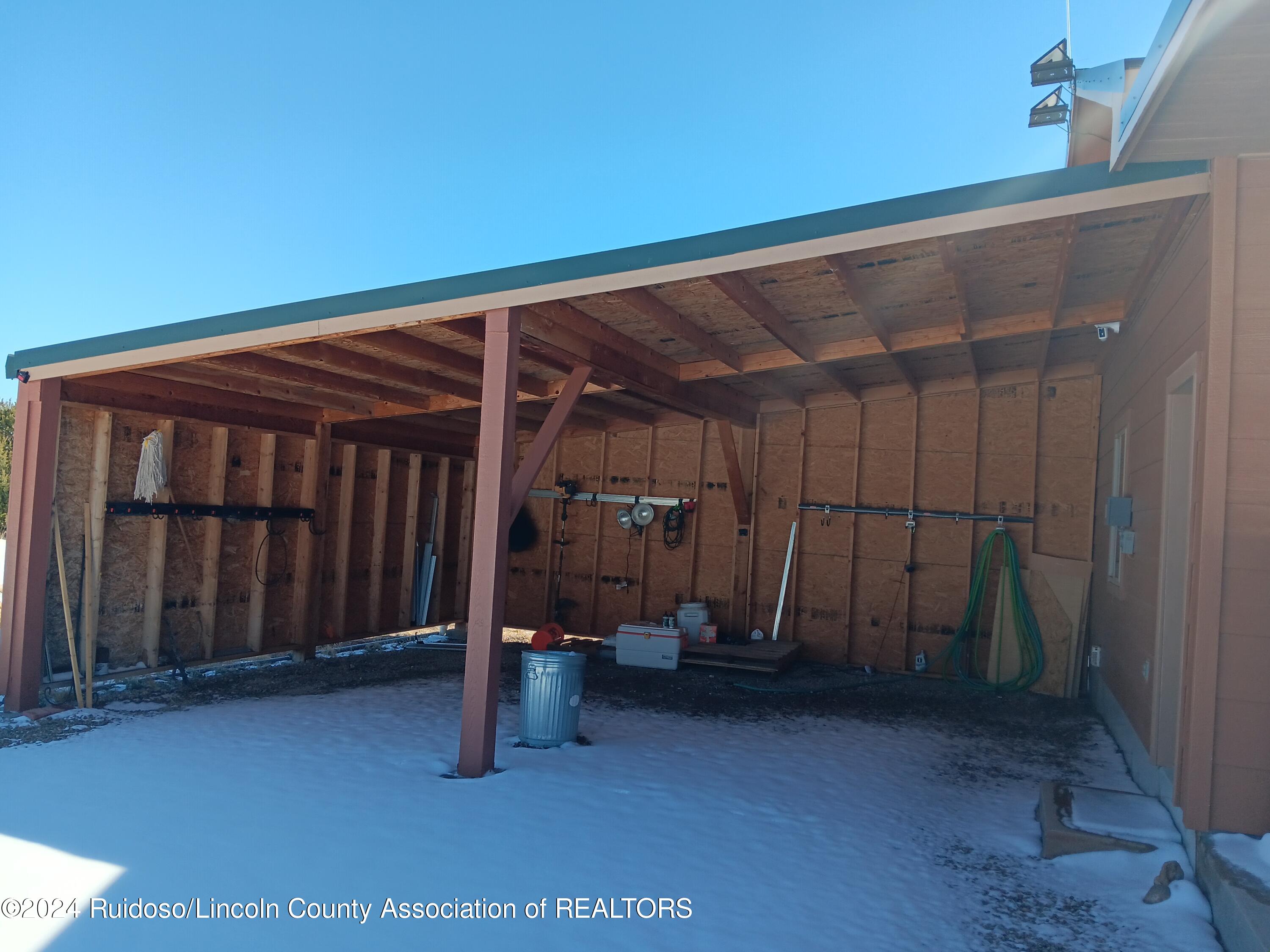 Tinnie, New Mexico 88351, United States, 5 Bedrooms Bedrooms, ,4 BathroomsBathrooms,Residential,Pending,64111