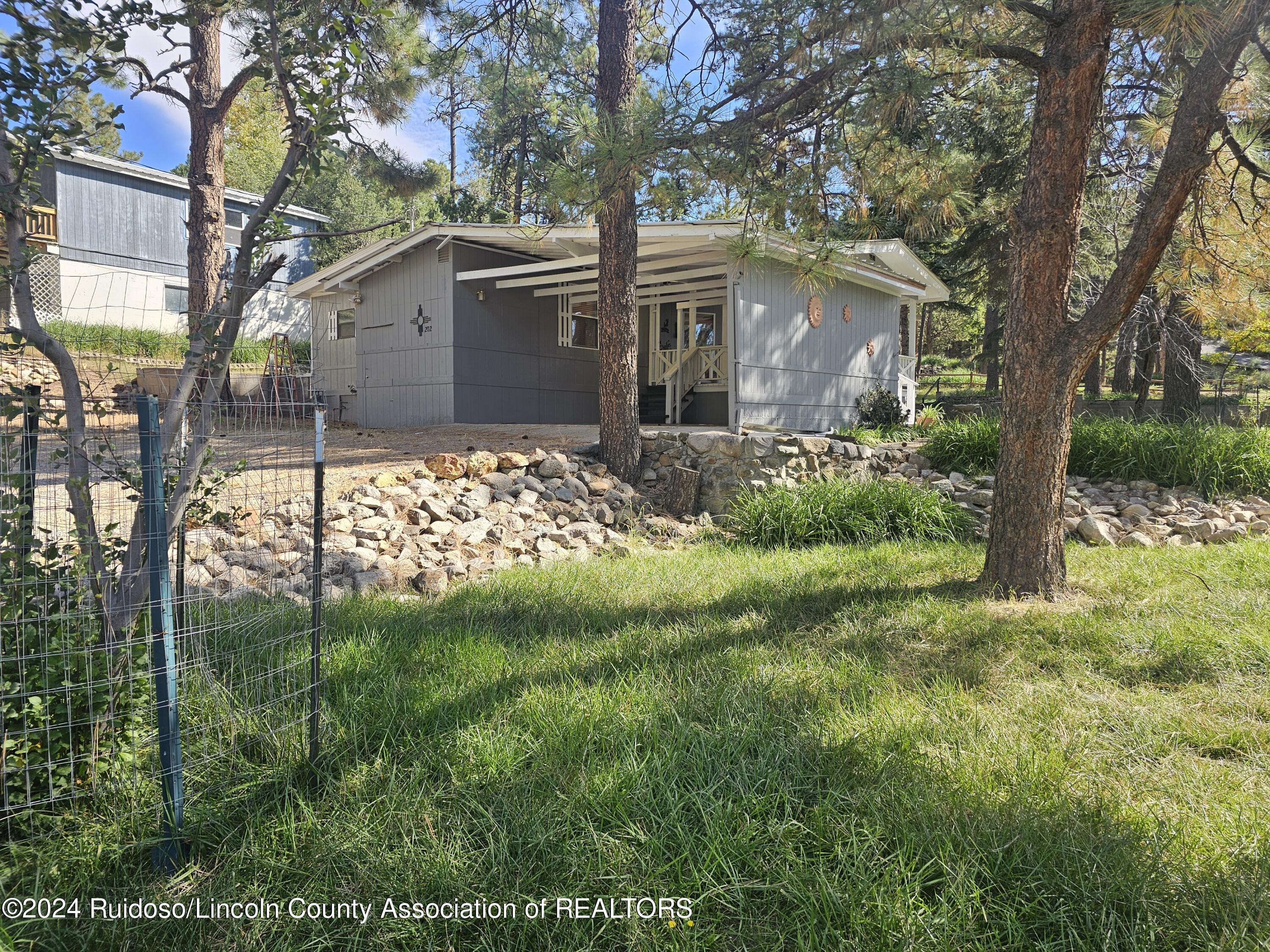 202 Venado St, Ruidoso, New Mexico image 2