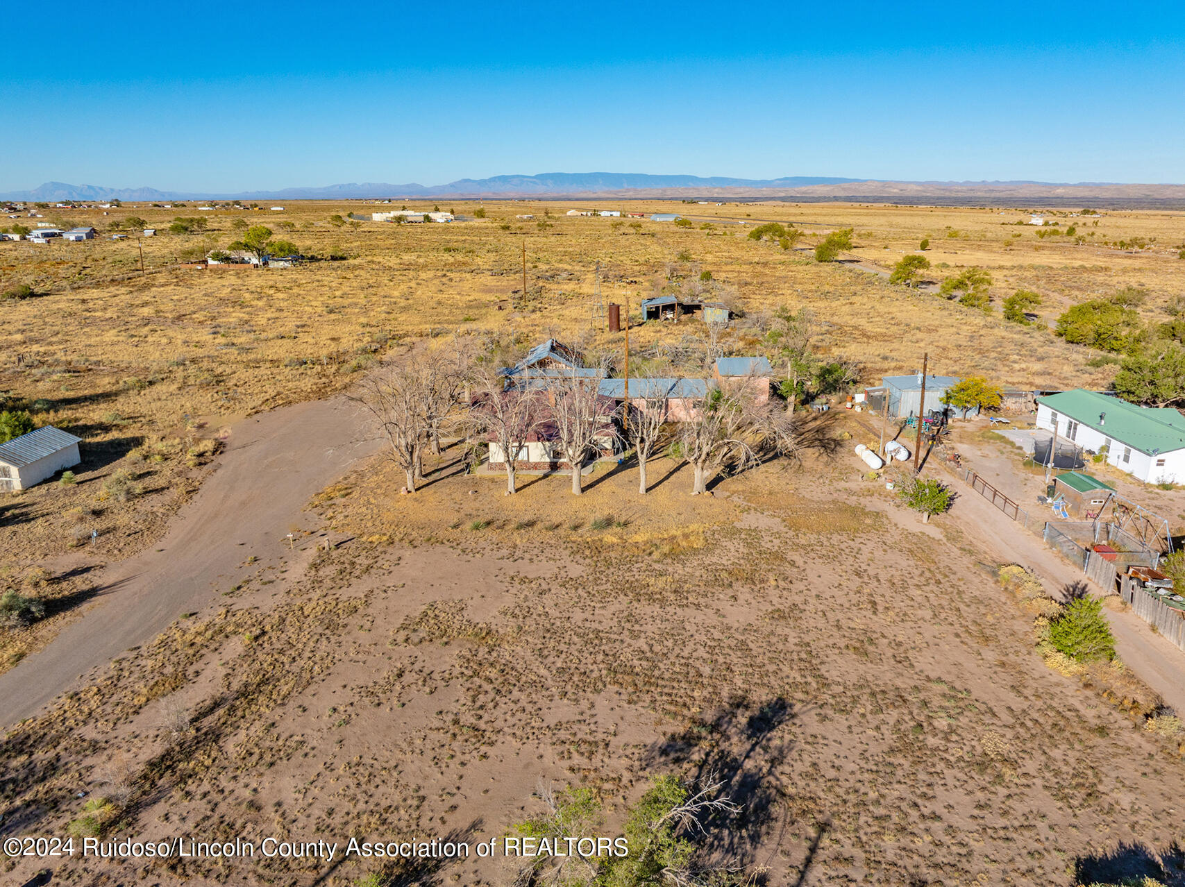 1204 5th Street, Carrizozo, New Mexico image 2