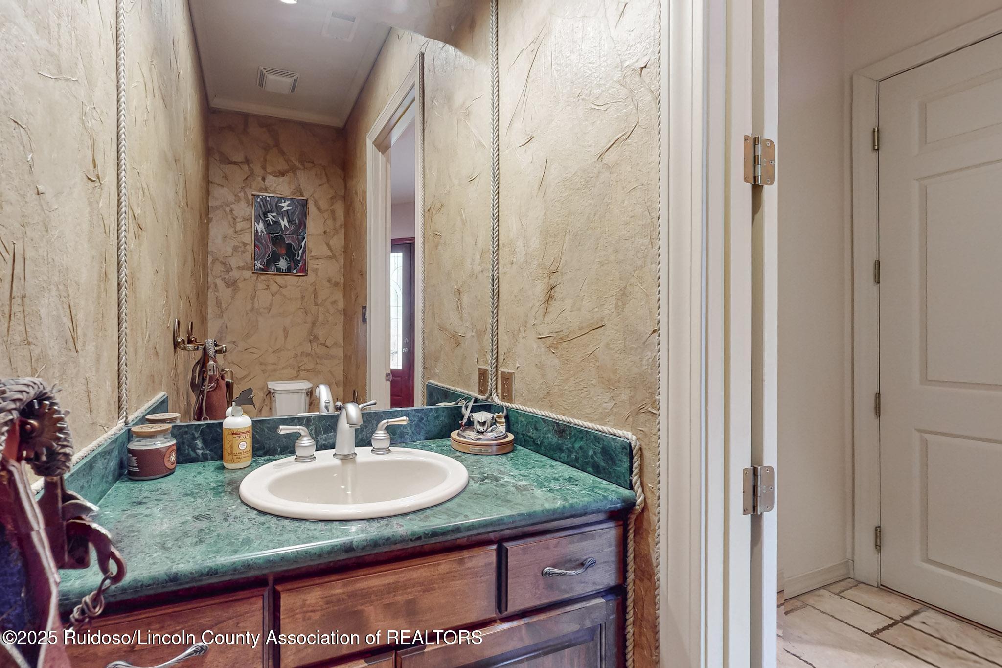 105 Racquet Place #UNIT 104, Ruidoso, New Mexico image 18