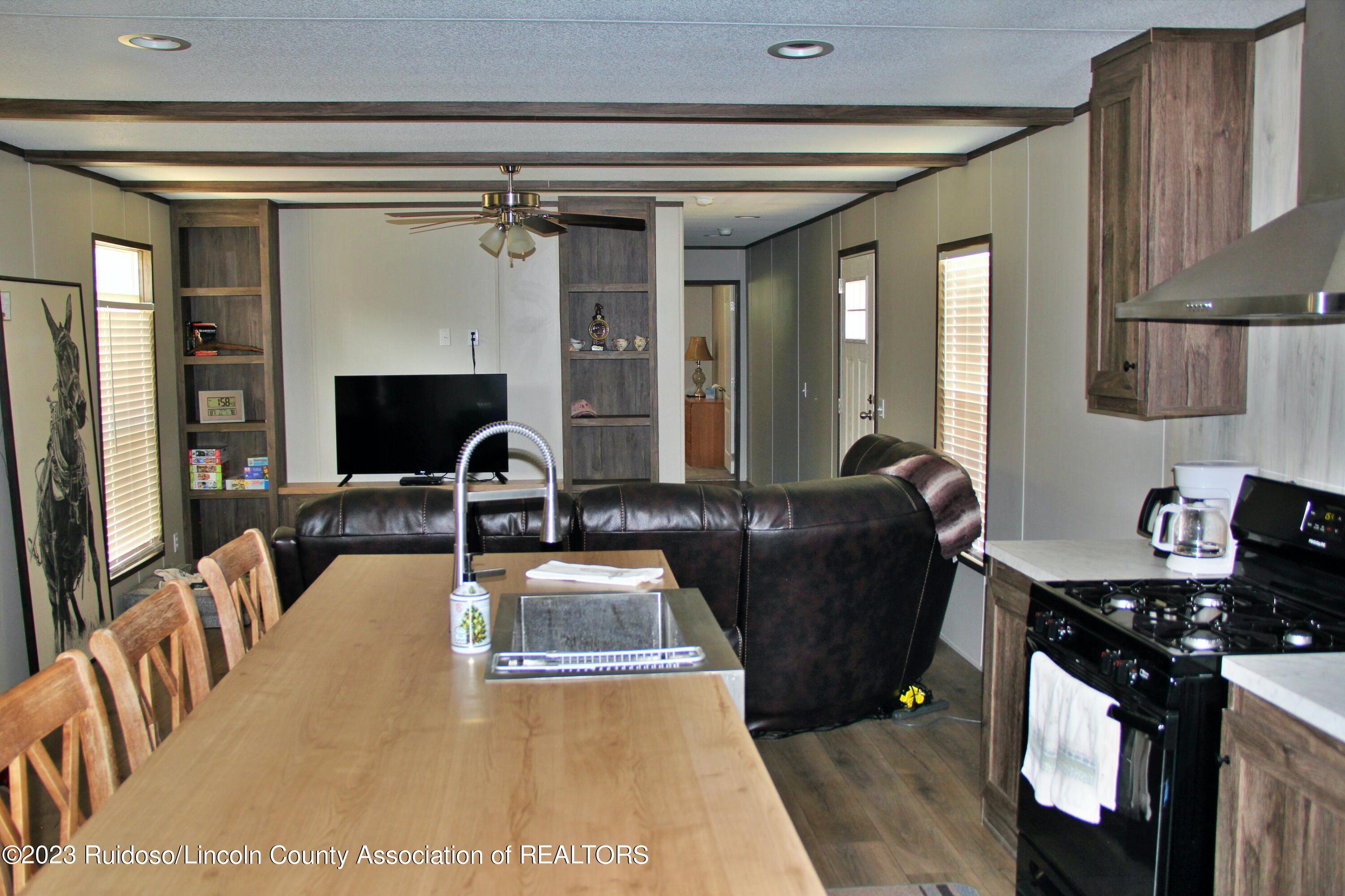 Ruidoso, New Mexico 88345, United States, 3 Bedrooms Bedrooms, ,2 BathroomsBathrooms,Residential,Pending,72127