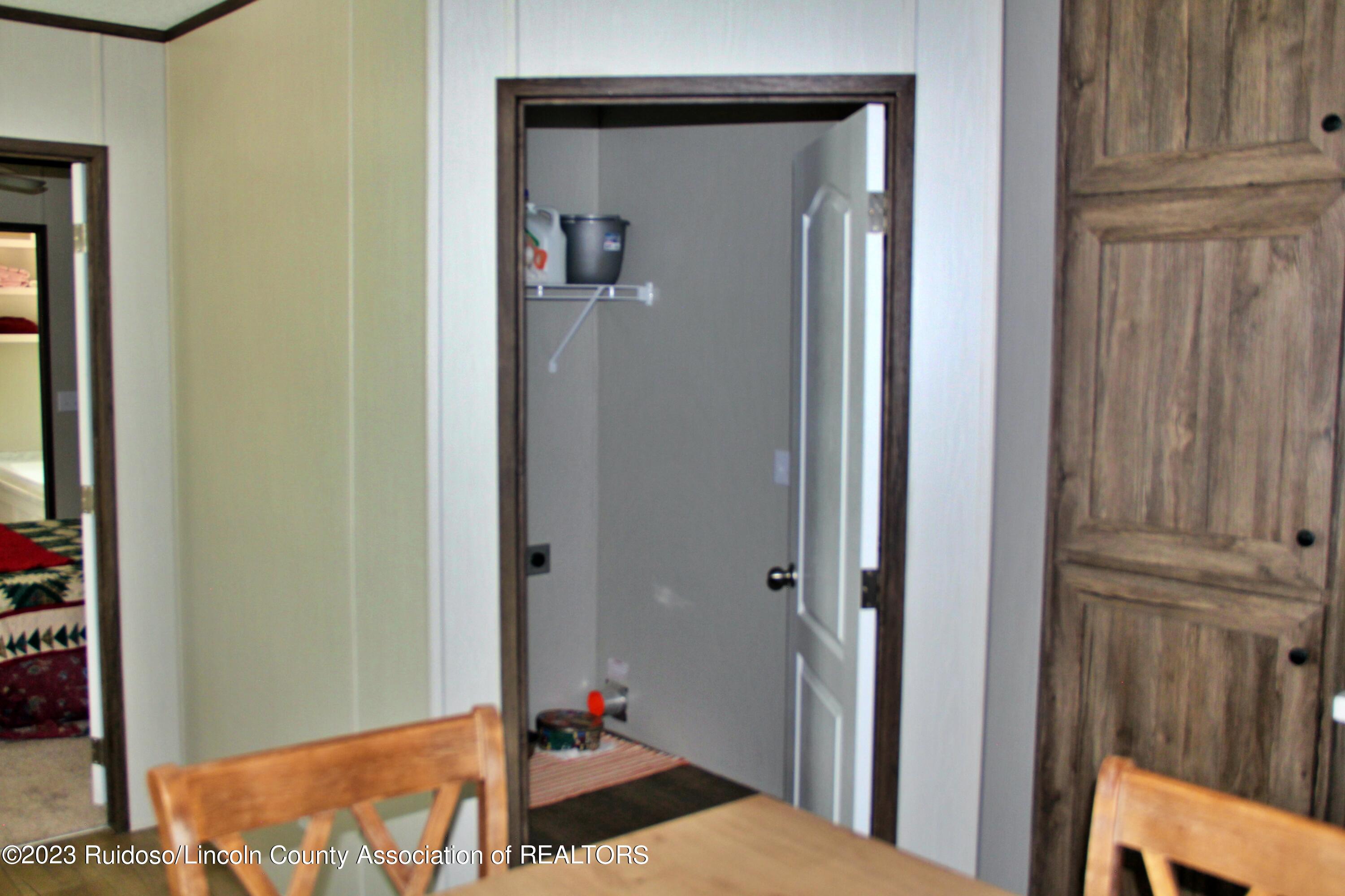 Ruidoso, New Mexico 88345, United States, 3 Bedrooms Bedrooms, ,2 BathroomsBathrooms,Residential,Pending,72127