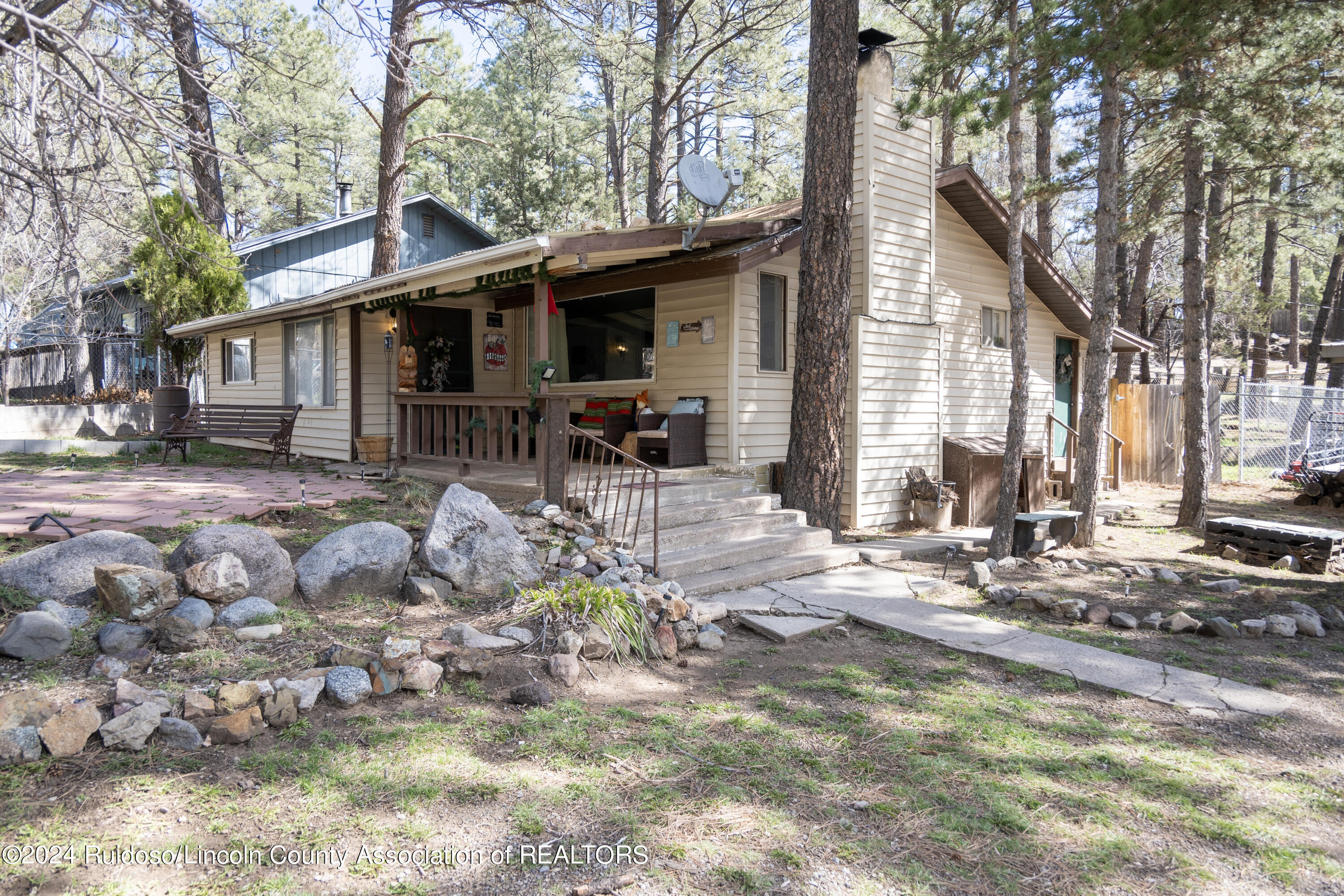 102 Ivy Lane, Ruidoso, New Mexico image 1