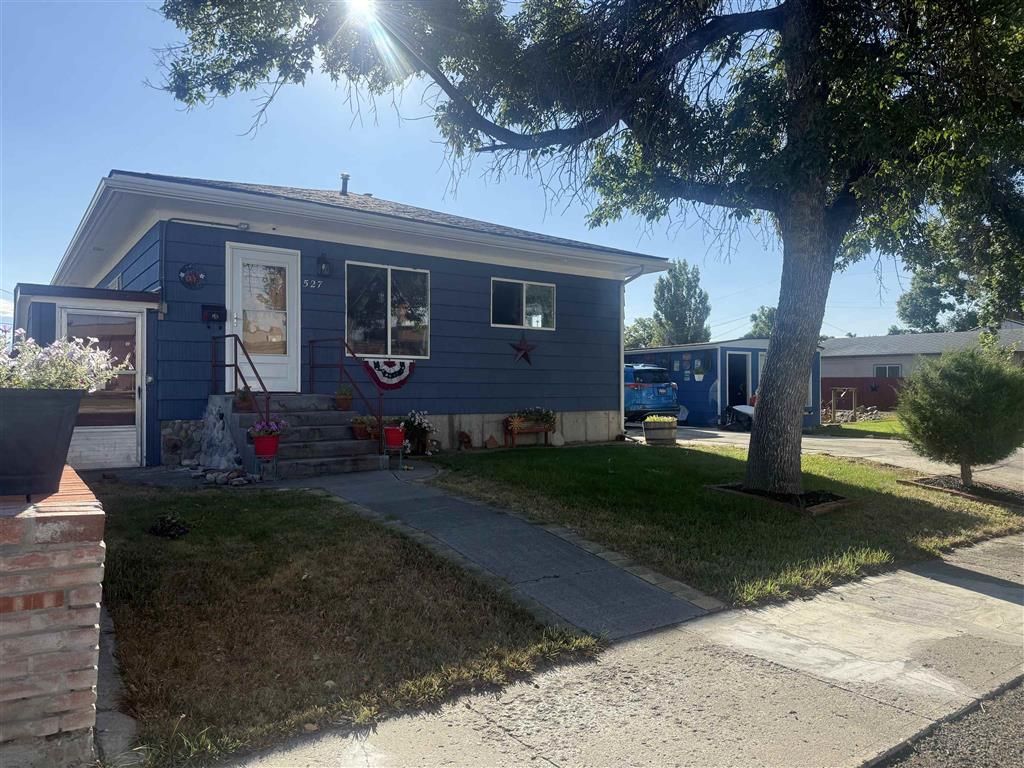 Photo of 527 Shoshone Ave, Lovell, WY 82431 (MLS # 10031670)