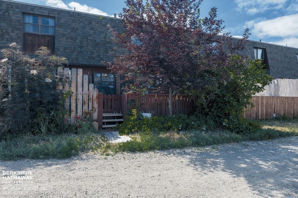 Cody, Wyoming 82414, United States, 2 Bedrooms Bedrooms, ,2 BathroomsBathrooms,Residential,Active,171783