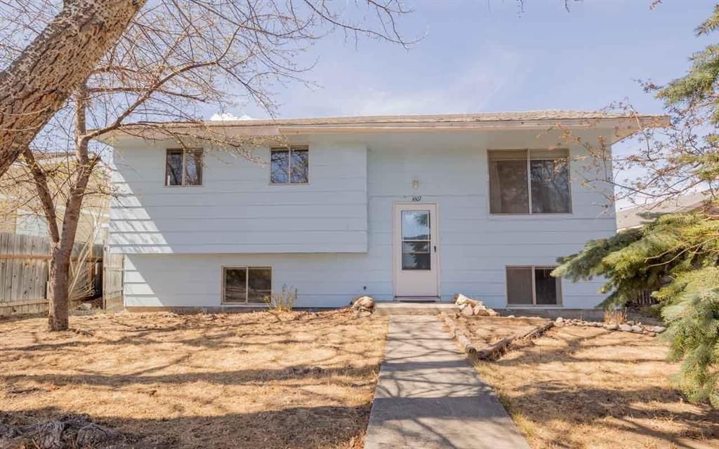 Photo of 1607 Park Ln, Cody, WY 82414 (MLS # 10032220)