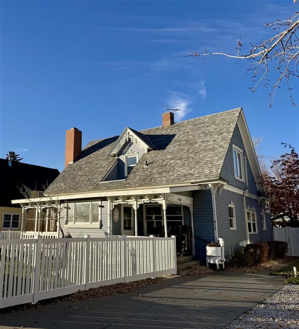 Photo of 913 Sheridan Ave, Cody, WY 82414 (MLS # 10031851)