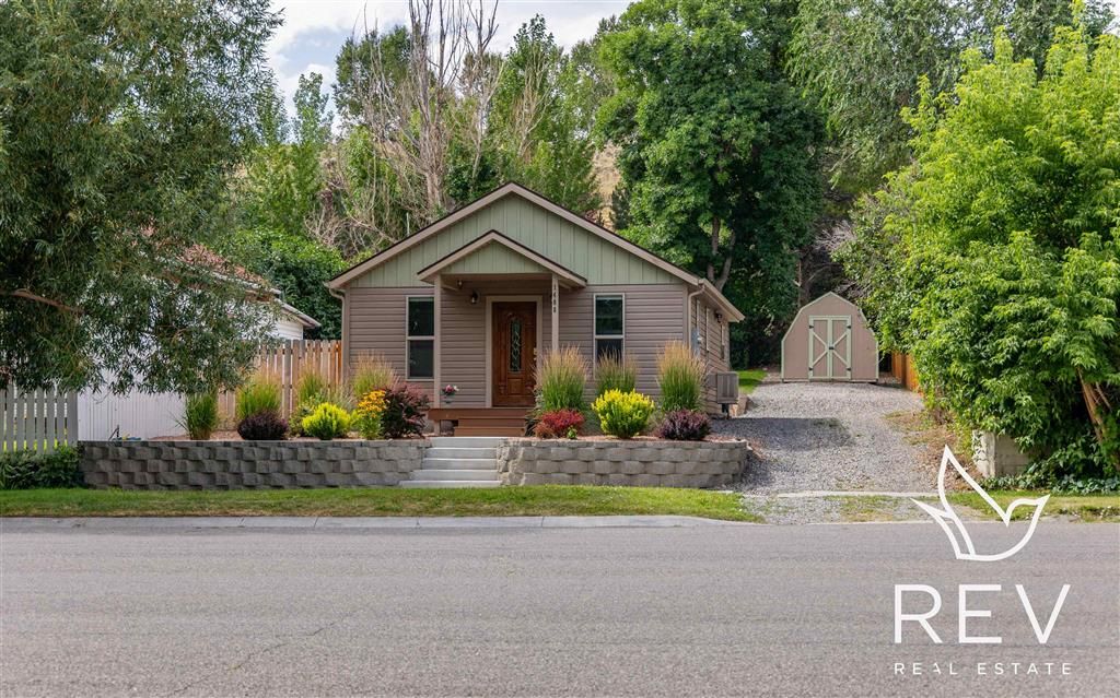 Photo of 1408 Alger Ave, Cody, WY 82414 (MLS # 10031540)