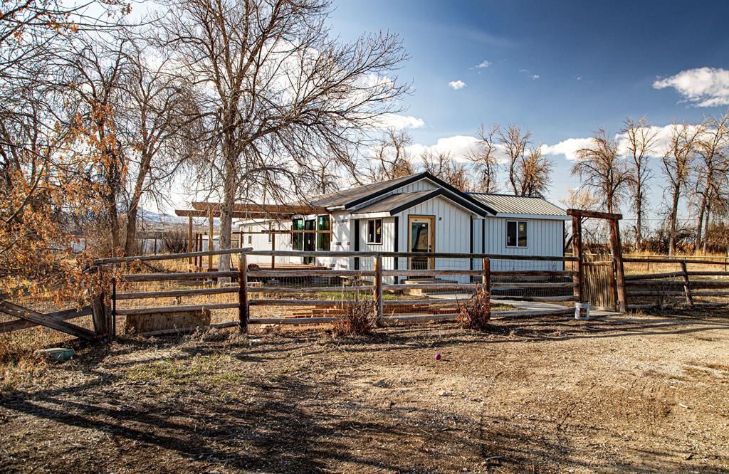 Photo of 6 Corbett Rd, Cody, WY 82414 (MLS # 10031818)