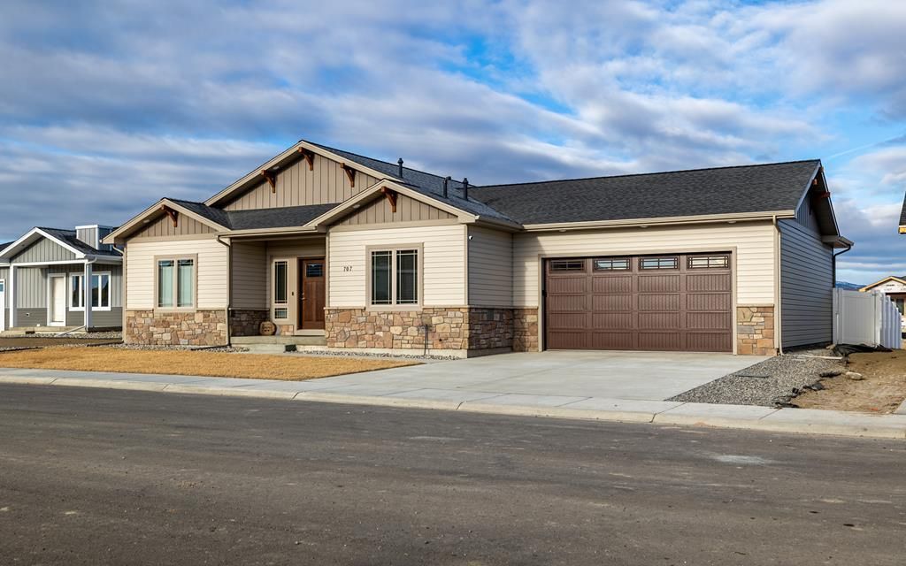 Photo of 707 Go Around Loop, Cody, WY 82414 (MLS # 10031976)