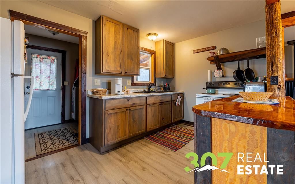 Photo of 627 15th St, Cody, WY 82414 (MLS # 10030764)