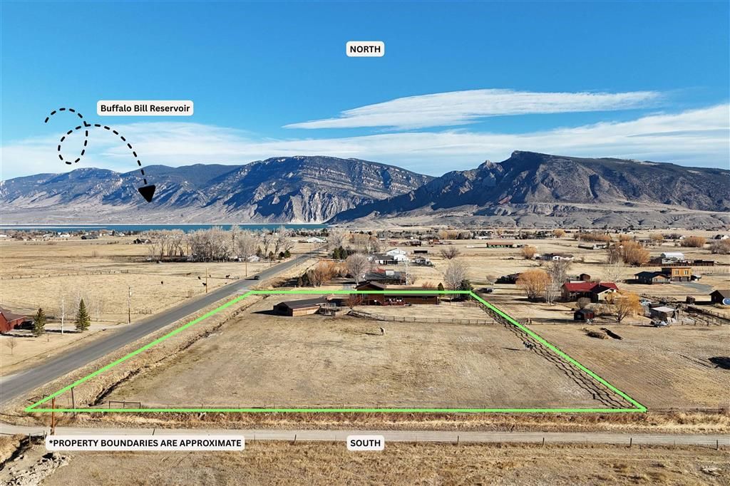 Photo of 4 Heather Rd, Cody, WY 82414 (MLS # 10032135)