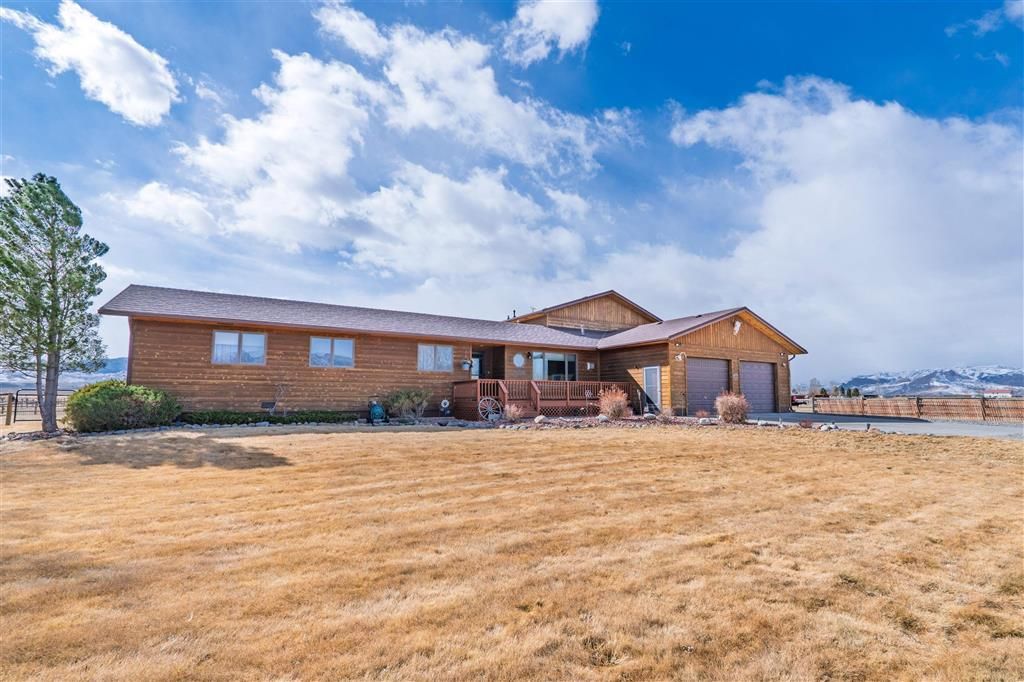 Photo of 4 Heather Rd, Cody, WY 82414 (MLS # 10032135)
